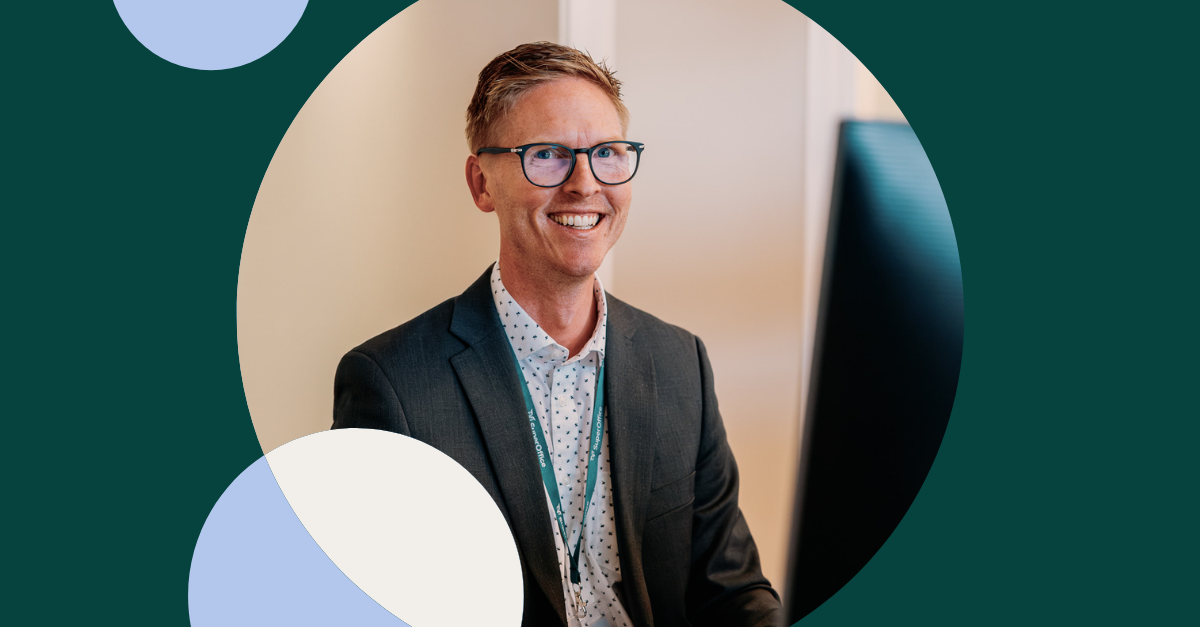 Foto av man på kontoret