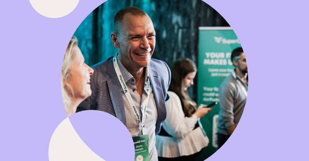 Foto av en man vid ett evenemang